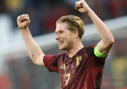 先用手递手 先用手递手