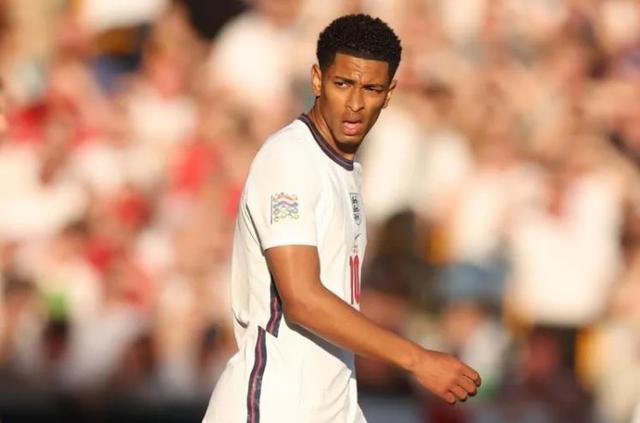 沿两条路并 沿两条路并